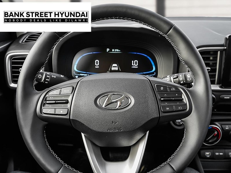 2025 Hyundai Venue Essential IVT w/Two-Tone