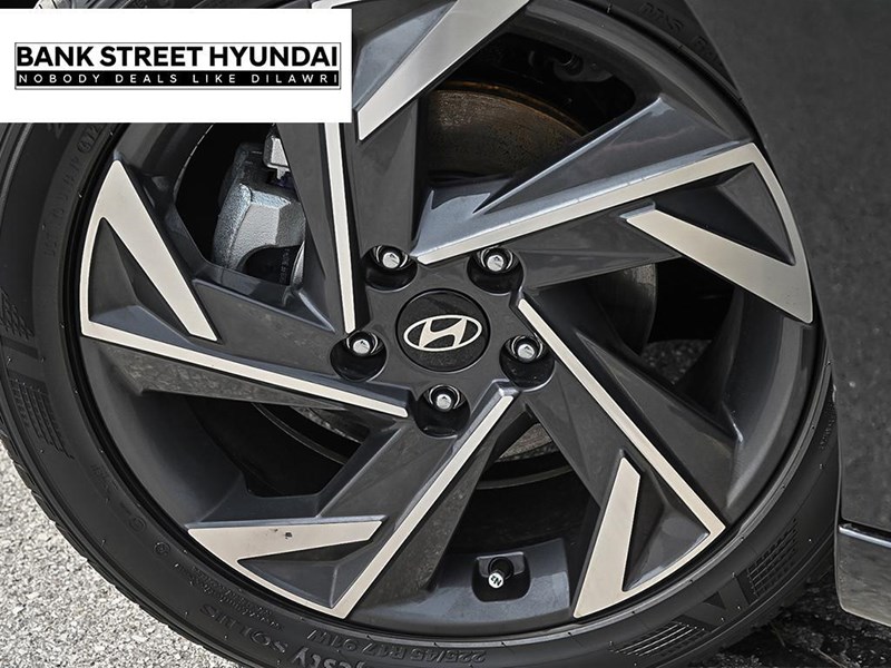 2025 Hyundai Elantra HEV Luxury DCT