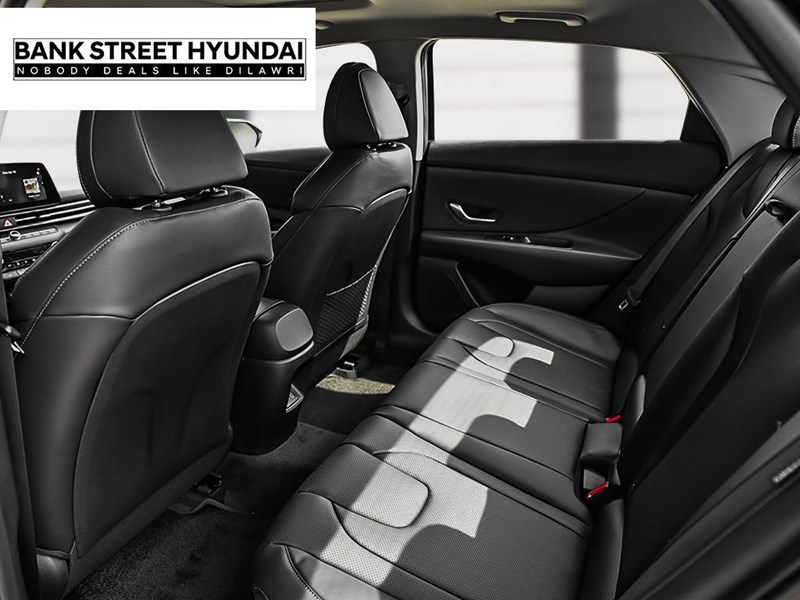 2025 Hyundai Elantra HEV Luxury DCT