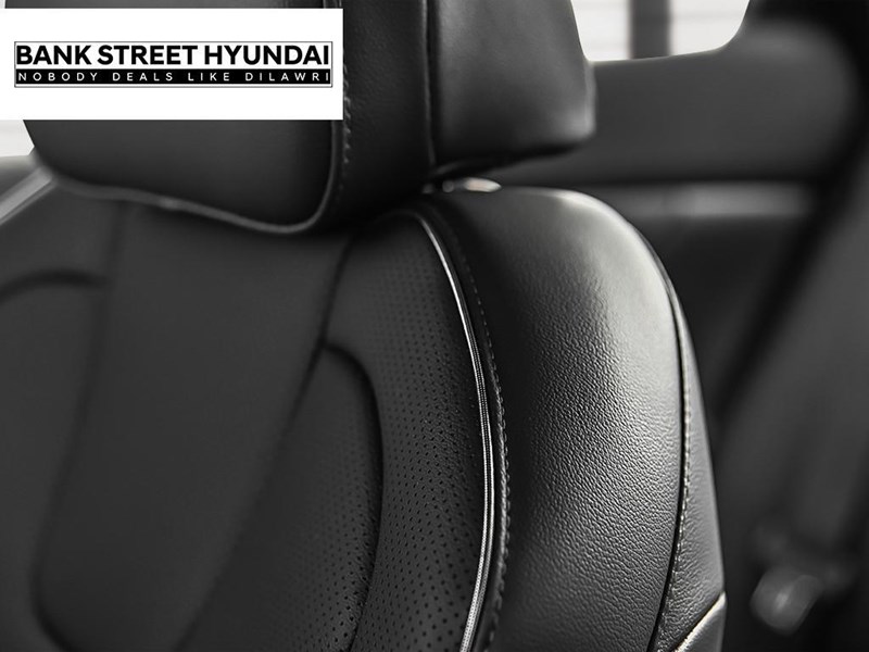 2025 Hyundai Elantra HEV Luxury DCT