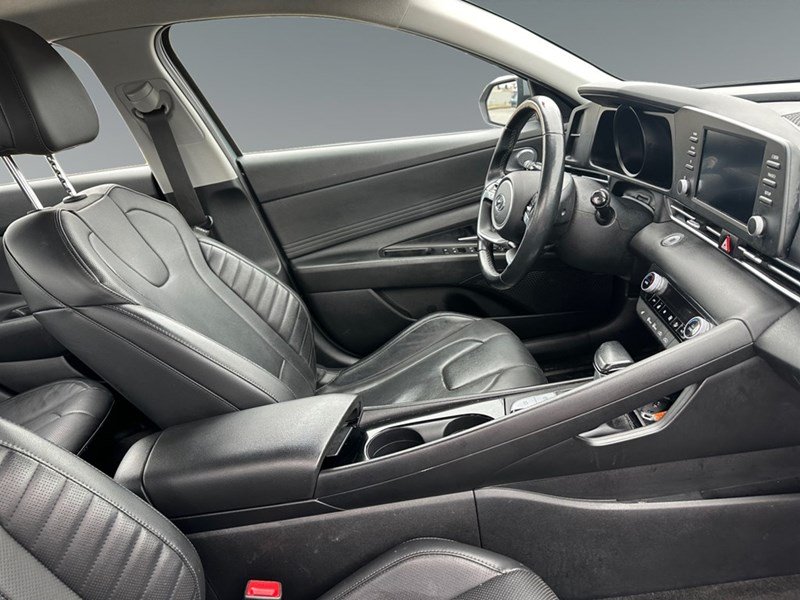 2022 Hyundai Elantra Ultimate IVT