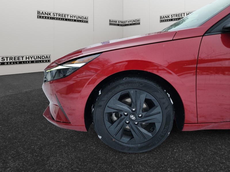 2022 Hyundai Elantra Preferred IVT w/Sun & Tech Package