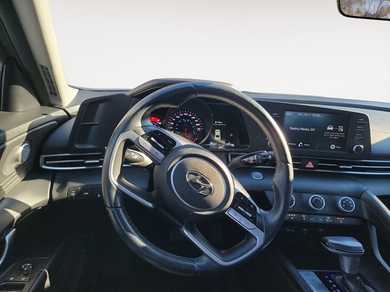 2022 Hyundai Elantra Preferred IVT