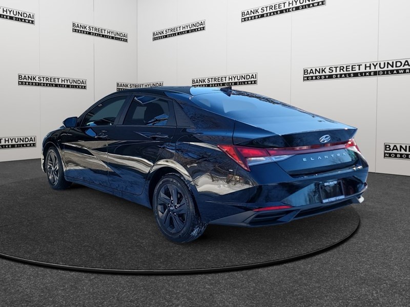 2022 Hyundai Elantra Preferred IVT