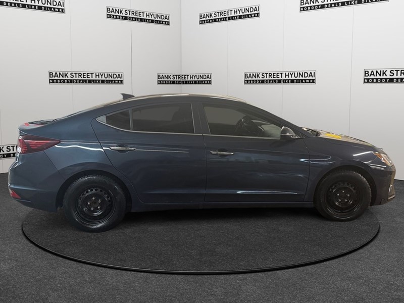 2020 Hyundai Elantra Luxury IVT