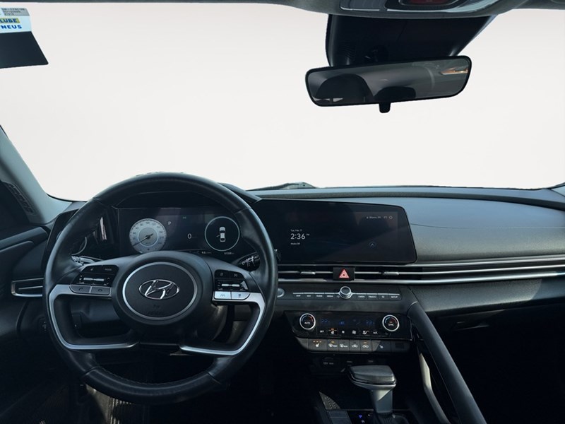 2023 Hyundai Elantra Luxury IVT