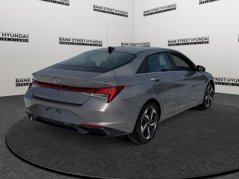 2023 Hyundai Elantra Luxury IVT