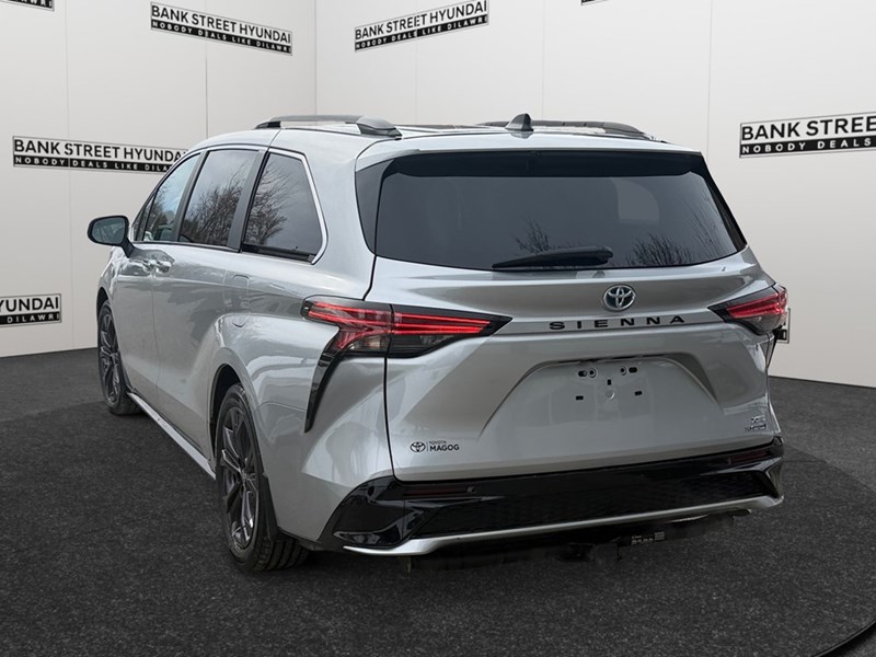 2023 Toyota Sienna XSE 7-Passenger FWD