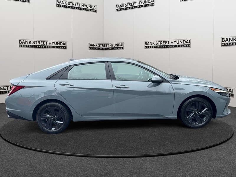 2022 Hyundai Elantra Preferred IVT