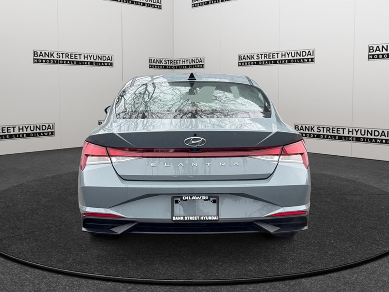2022 Hyundai Elantra Preferred IVT