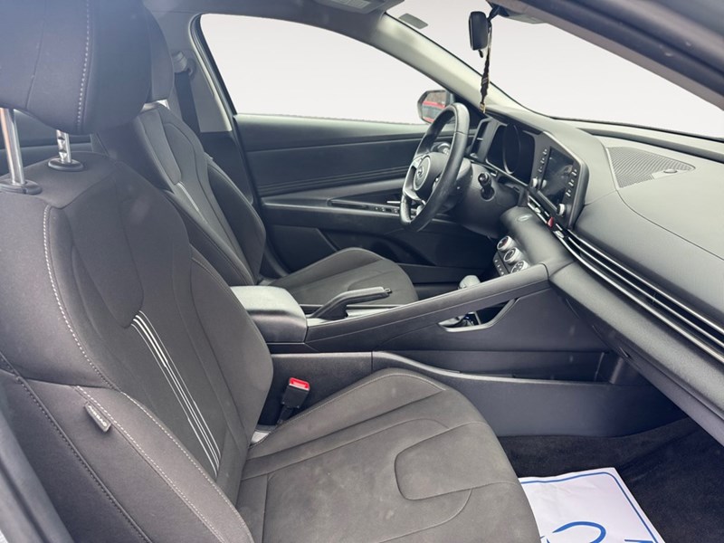 2022 Hyundai Elantra Preferred IVT