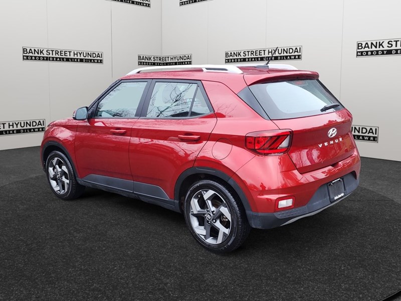 2024 Hyundai Venue Ultimate IVT w/Black Interior