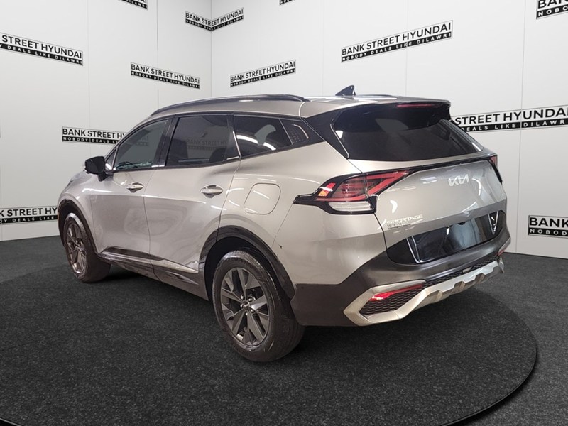 2023 Kia Sportage HEV SX AWD w/Red Interior