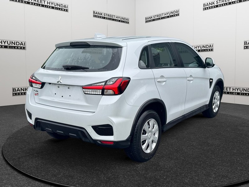 2024 Mitsubishi RVR ES FWD