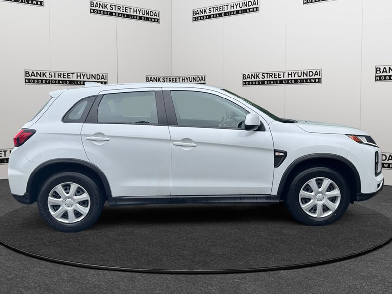 2024 Mitsubishi RVR ES FWD