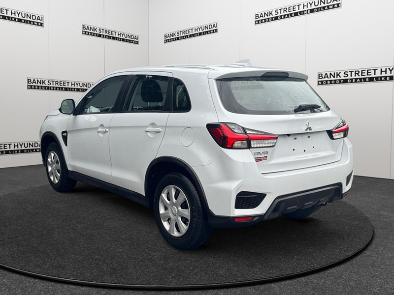 2024 Mitsubishi RVR ES FWD