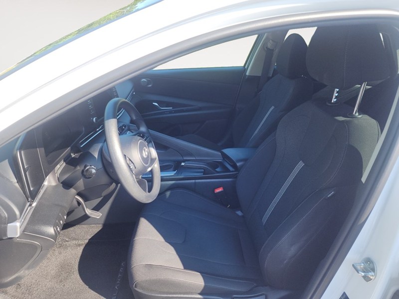 2024 Hyundai Elantra Essential IVT
