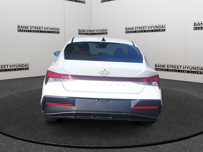 2024 Hyundai Elantra Essential IVT