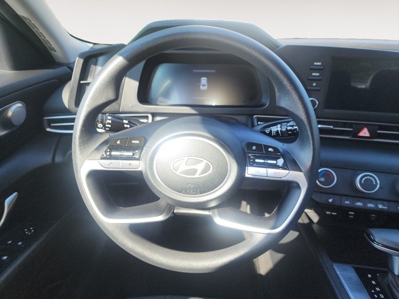 2024 Hyundai Elantra Essential IVT