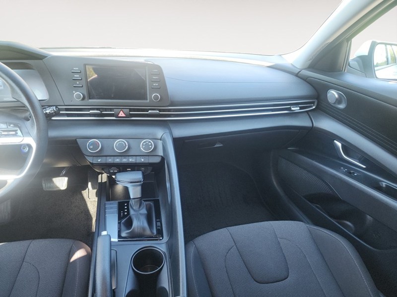 2024 Hyundai Elantra Essential IVT