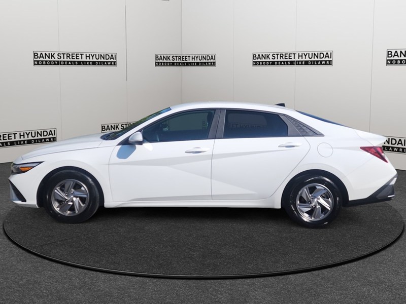 2024 Hyundai Elantra Essential IVT