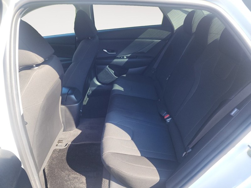 2024 Hyundai Elantra Essential IVT