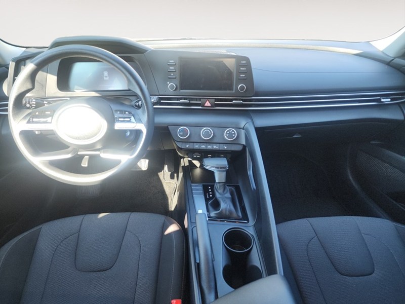 2024 Hyundai Elantra Essential IVT