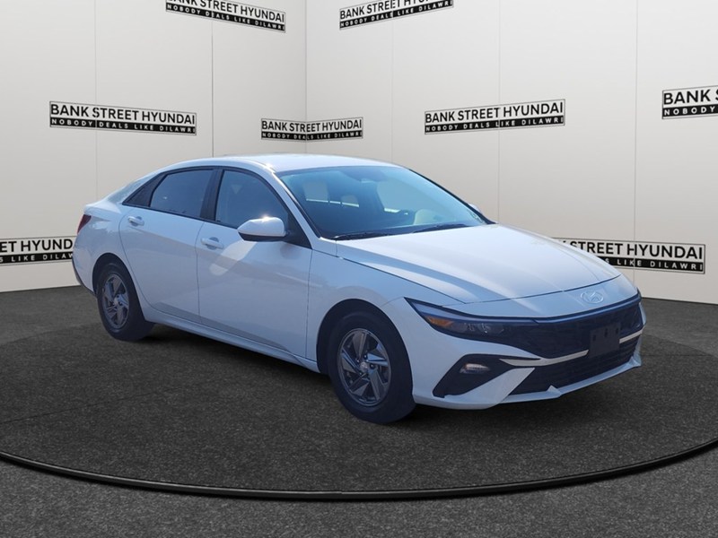 2024 Hyundai Elantra Essential IVT