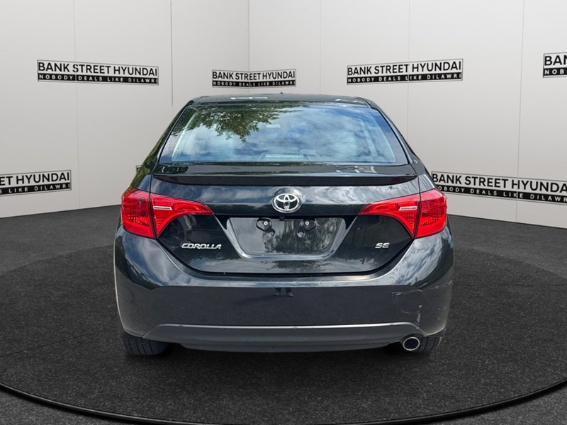 2017 Toyota Corolla SE (CVT)