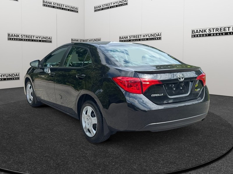 2017 Toyota Corolla SE (CVT)