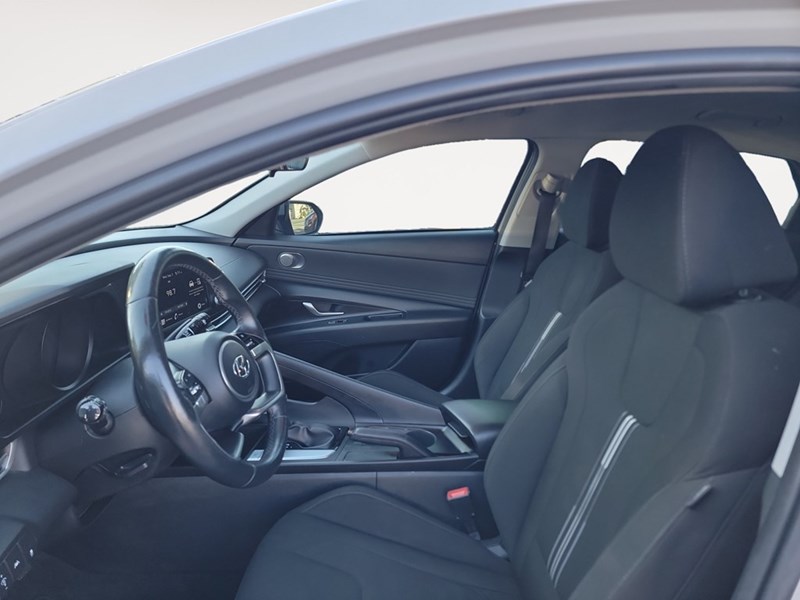 2022 Hyundai Elantra Preferred IVT