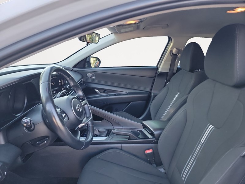 2022 Hyundai Elantra Preferred IVT