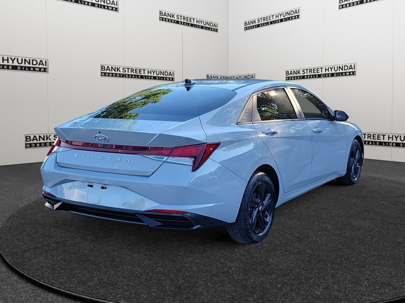 2022 Hyundai Elantra Preferred IVT