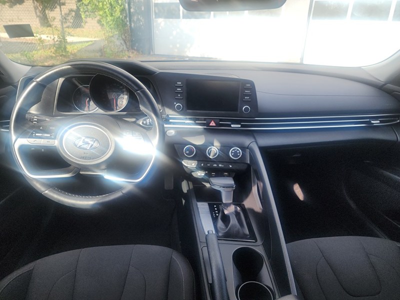 2023 Hyundai Elantra Preferred IVT