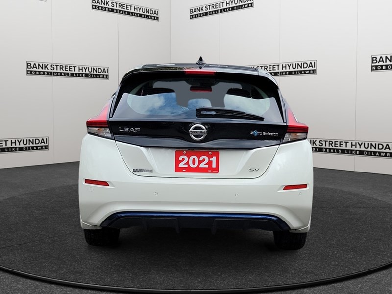 2022 Nissan LEAF SV Hatchback