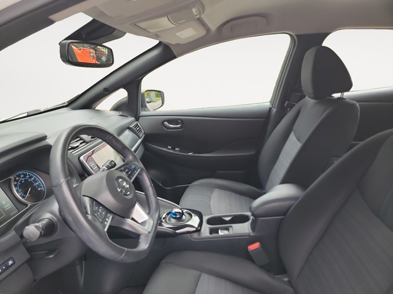 2022 Nissan LEAF SV Hatchback