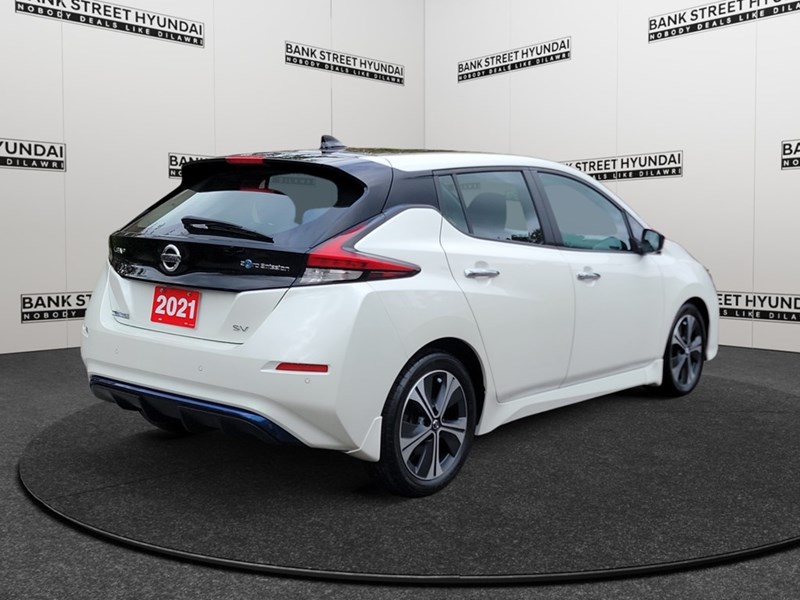 2022 Nissan LEAF SV Hatchback