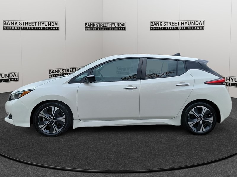2022 Nissan LEAF SV Hatchback