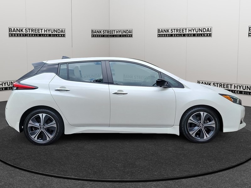 2022 Nissan LEAF SV Hatchback