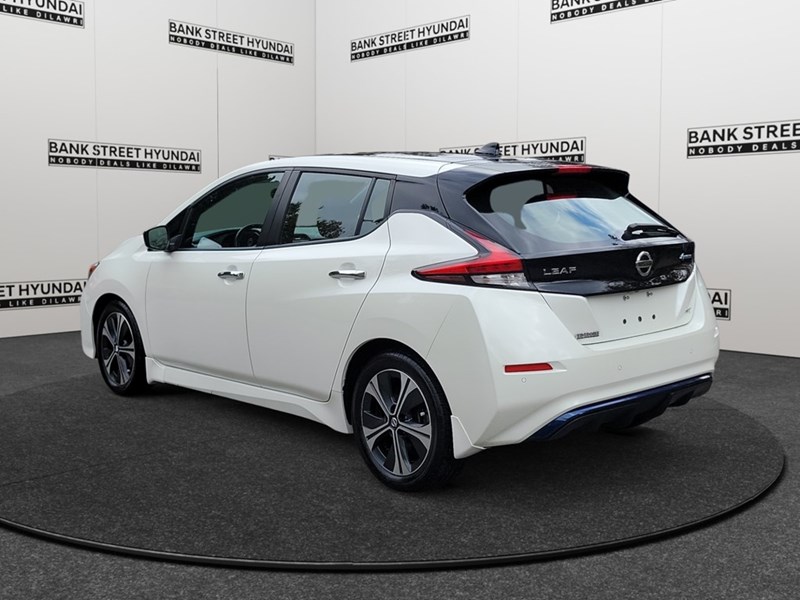 2022 Nissan LEAF SV Hatchback