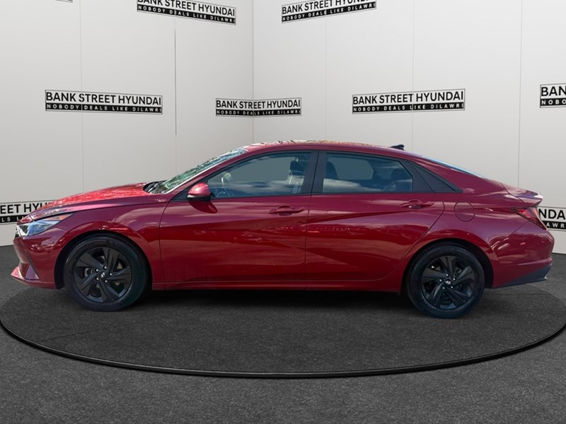 2022 Hyundai Elantra Preferred IVT w/Sun & Tech Package