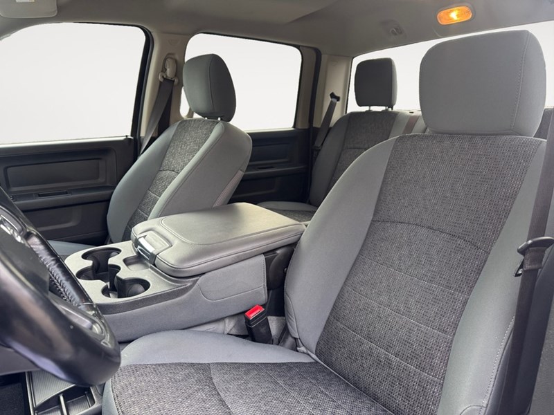 2020 RAM 1500 Classic Express 4x4 Crew Cab 5'7" Box