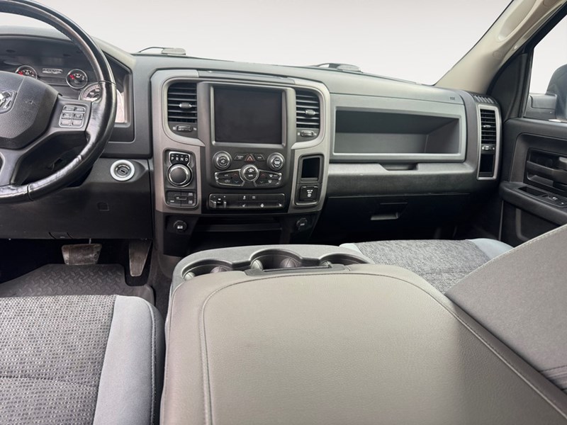 2020 RAM 1500 Classic Express 4x4 Crew Cab 5'7" Box