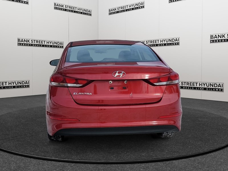 2017 Hyundai Elantra 4dr Sdn Auto LE