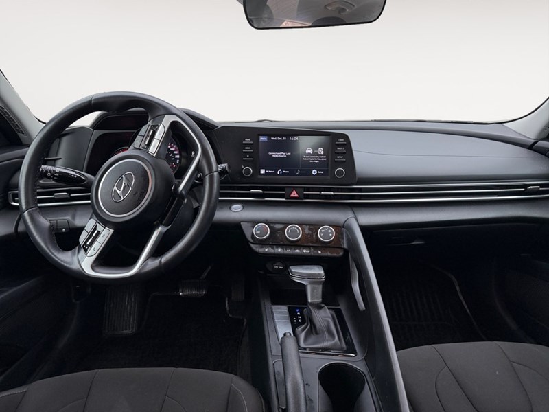2023 Hyundai Elantra Preferred IVT