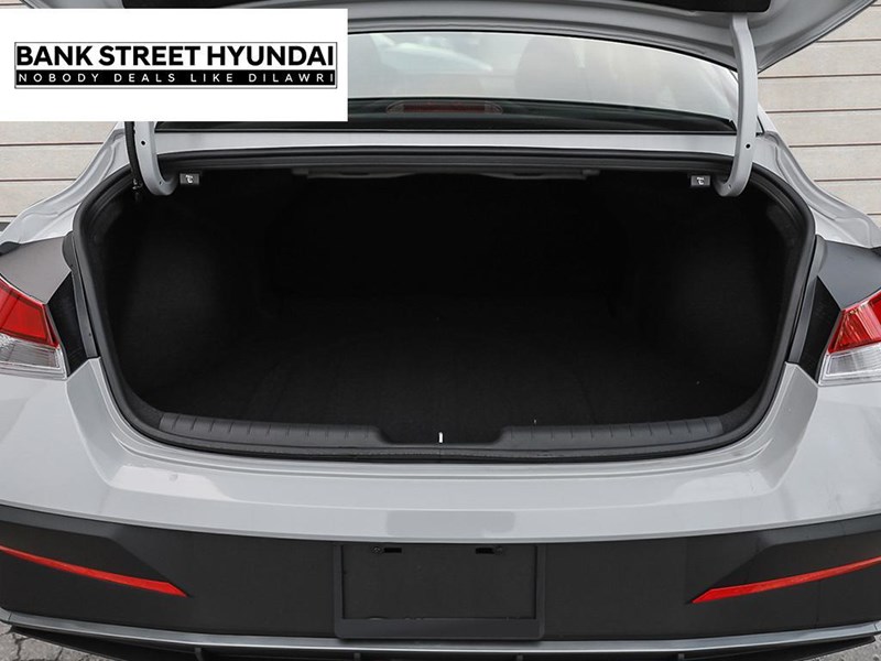 2026 Hyundai Elantra Essential IVT