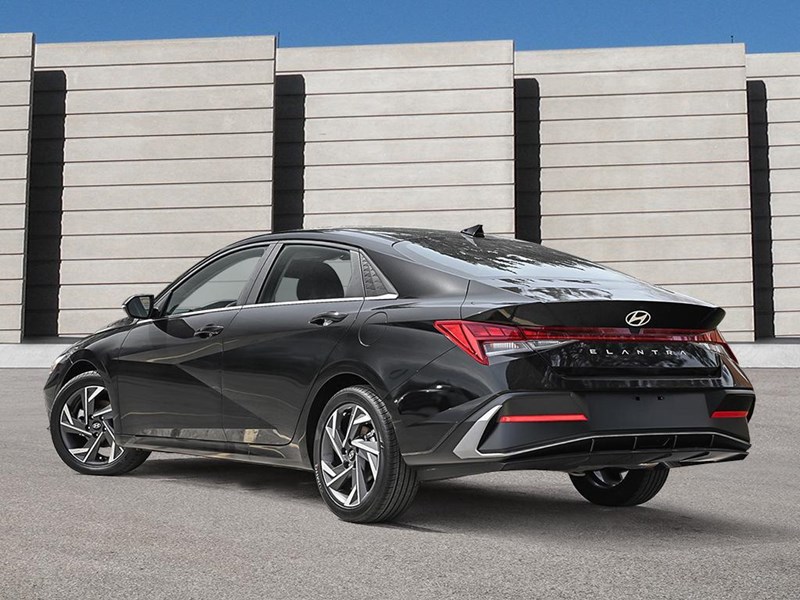 2026 Hyundai Elantra Luxury IVT w/Two-Tone Interior