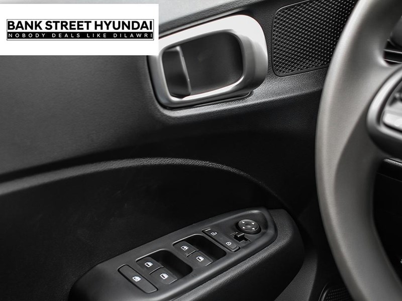 2025 Hyundai Venue Essential IVT