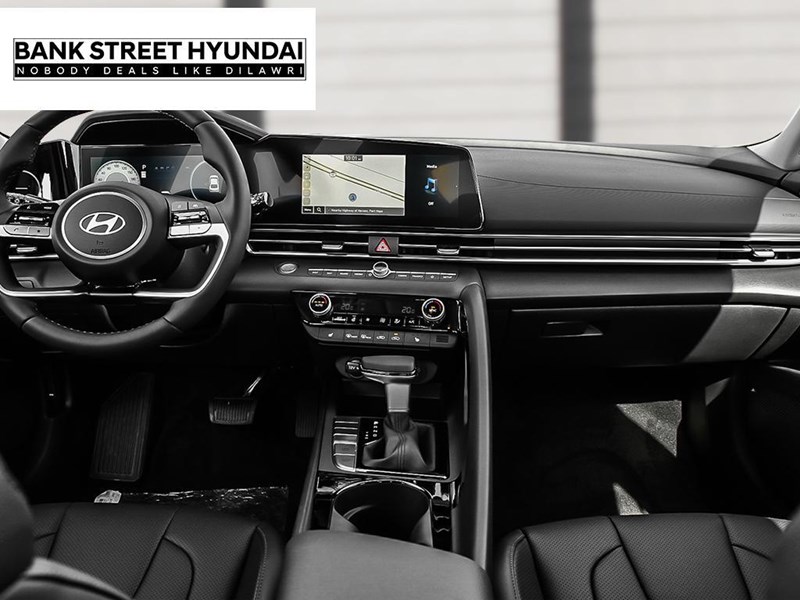 2025 Hyundai Elantra Luxury IVT