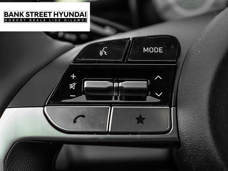 2025 Hyundai Elantra Luxury IVT